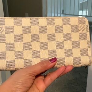 Azur Lv Zippy Wallet